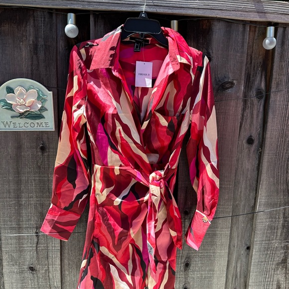 Forever 21 wrapped dress - Picture 5 of 5
